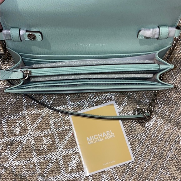 HP🎉NEW Michael Kors Saffiano Leather Wallet/Chain - Picture 14 of 16